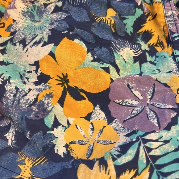 Patagonia Floral Tropical Print Women’s XS Shorts in Excellent Condition! - Picture 9 of 10